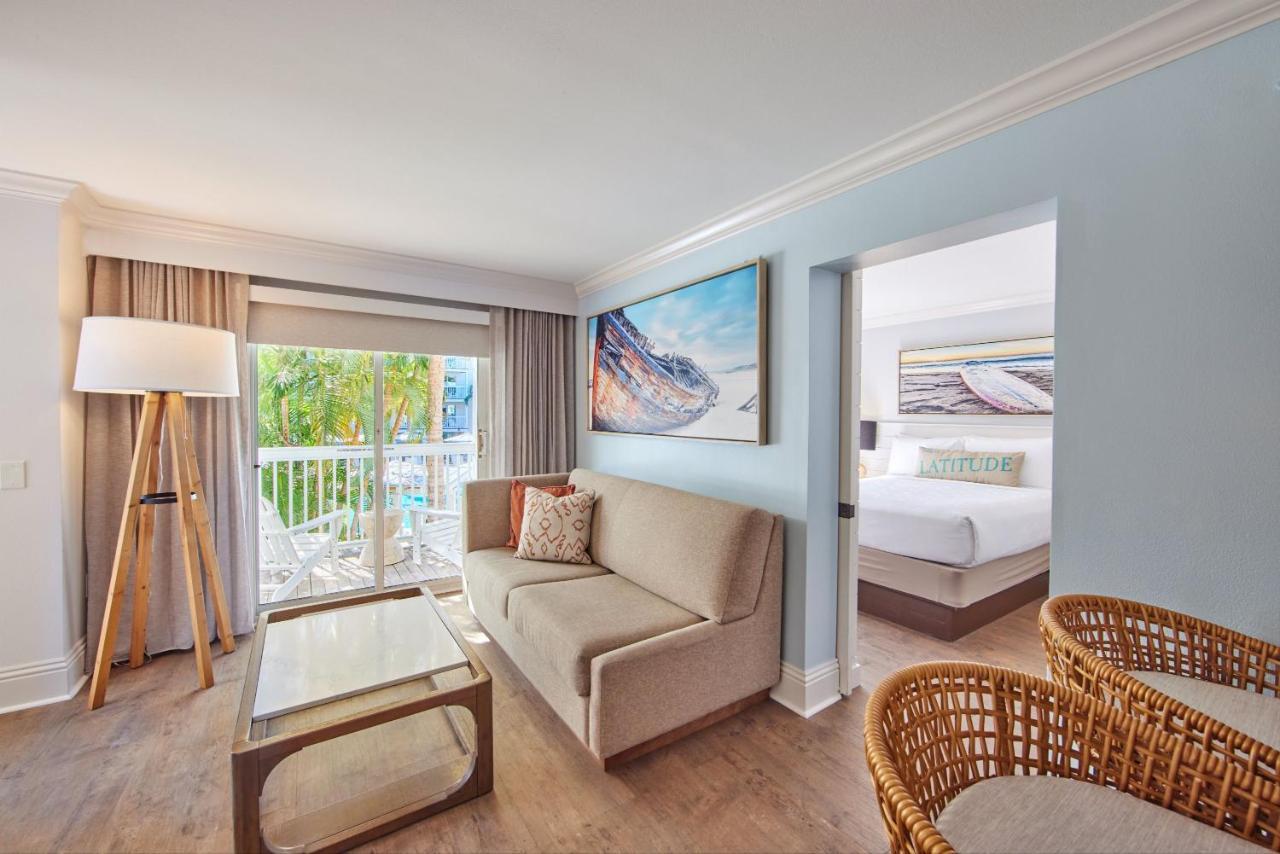 King Suite Pool View