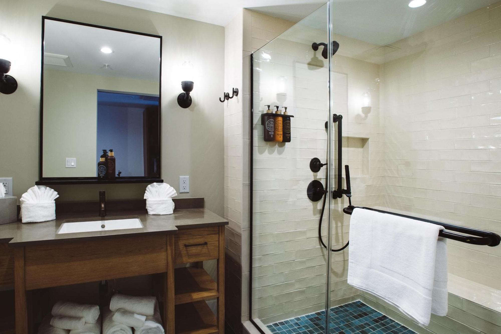 King Suite with Pool View